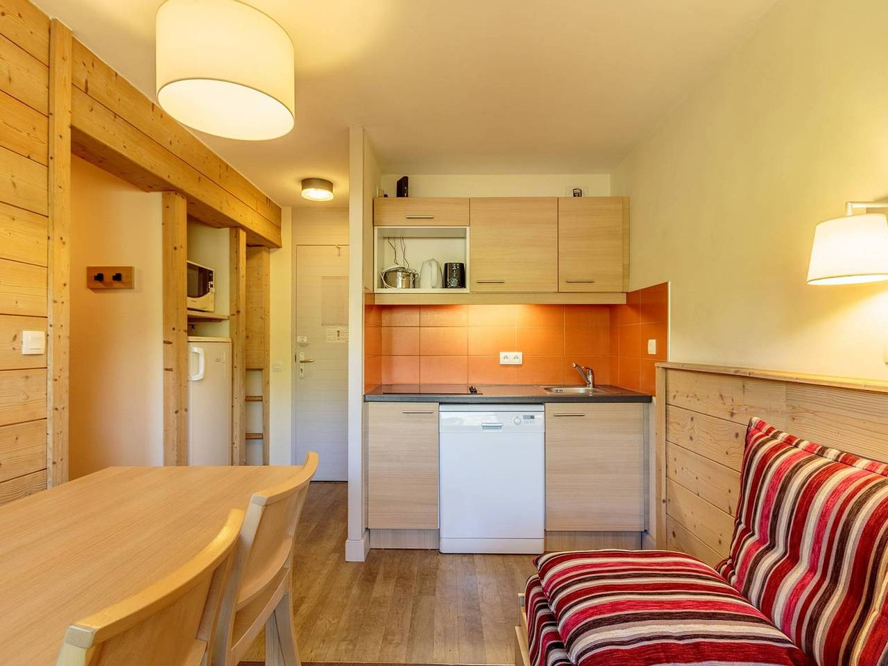 Appartement entier, Appartement lumineux avec balcon, Wi-Fi & piscine chauffée à Plagne 1800 in La Plagne, La Plagne-Tarentaise