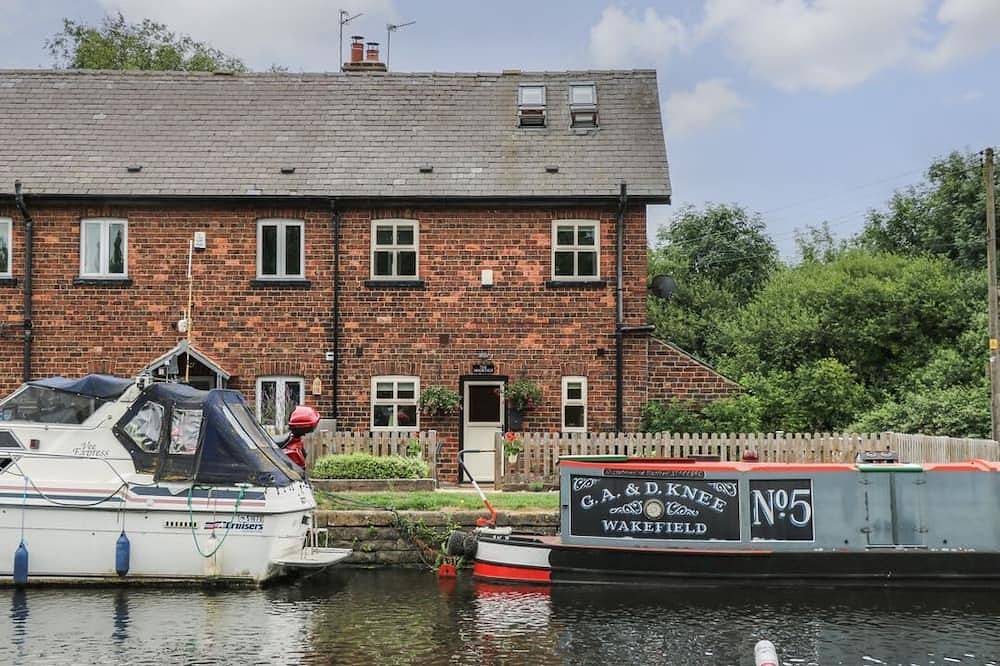 The Moorings is near Wakefield in Wakefield, Yorkshire de l'Ouest