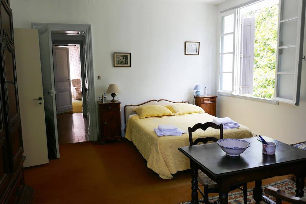 Une vraie maison de famille, 11 Chambres, entourée d’un exceptionnel  jardin in Saint-Martin-d'Oney, Landes