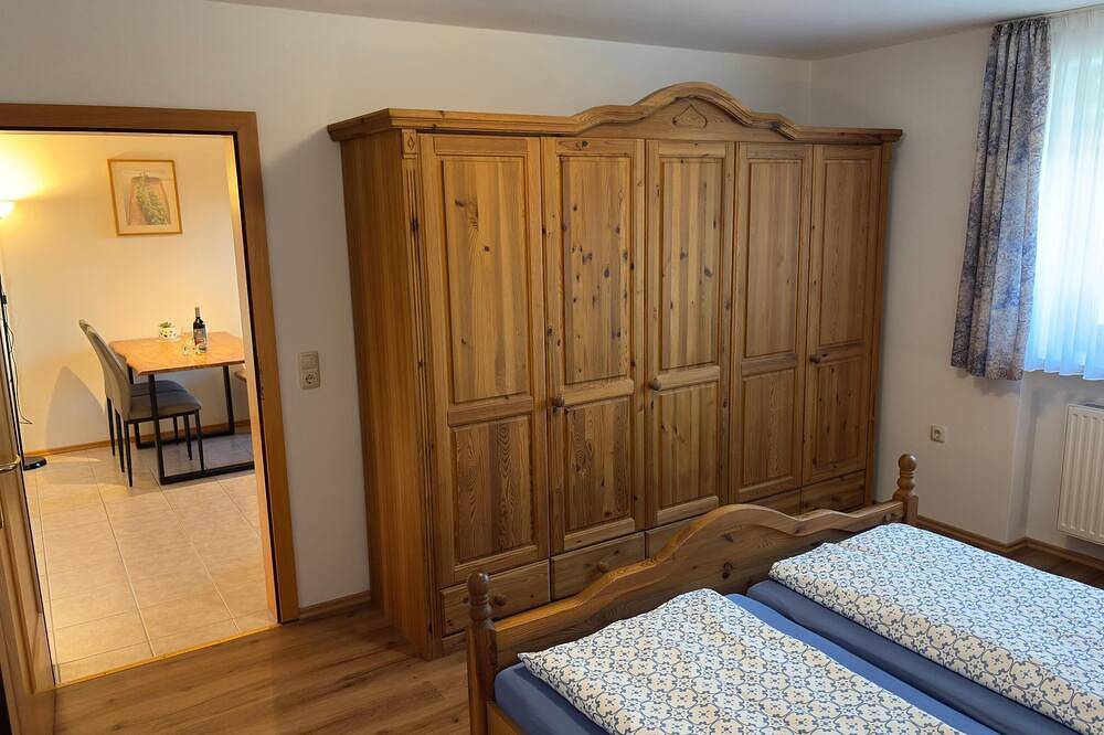 Ganze Wohnung, Ferienwohnung (53qm) für bis zu 4 Personen mit Terrasse in Nittenau, Ostbayern