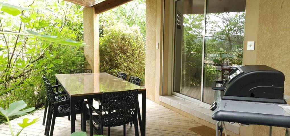 Gîte pour 4 personnes, avec piscine ainsi que jardin et terrasse à Saint-Alban-Auriolles - 4