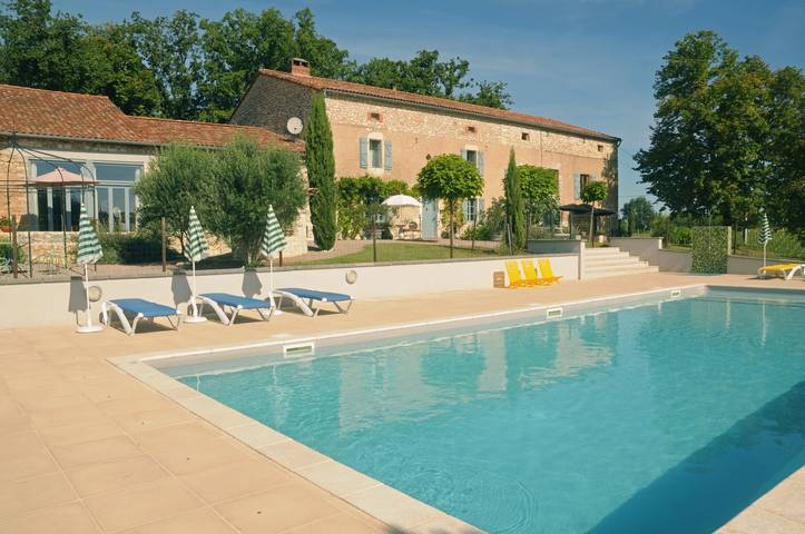 Cottage pour 2 personnes, avec terrasse et piscine, animaux acceptés à Cahuzac-sur-Vère