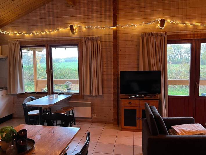 Gîte pour 6 personnes, avec bassin pour enfant et jardin ainsi que vue et piscine à Mauroux - 4