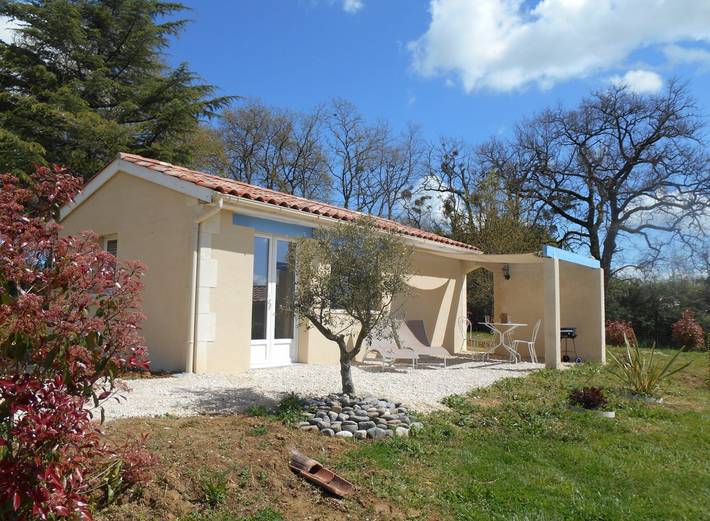 Gîte pour 2 personnes, avec terrasse et jardin, animaux acceptés