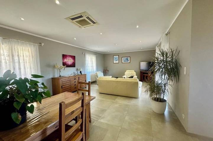 Location de vacances pour 10 personnes, avec jardin à Arbellara