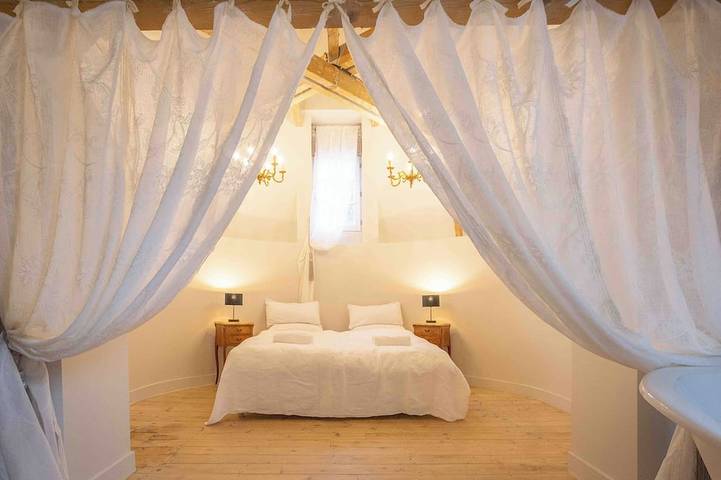 Château pour 10 personnes, avec piscine dans Indre - 2