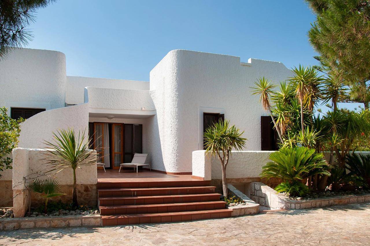 Villa Almandia, Capitolo, Monopoli in Capitolo, Monopoli