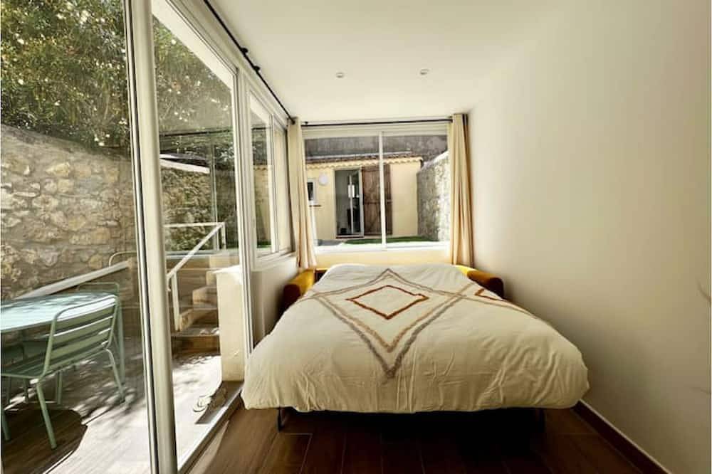 Entire apartment, Mourillon: T2 with garden, 400 m from the beach in Toulon, Toulon region