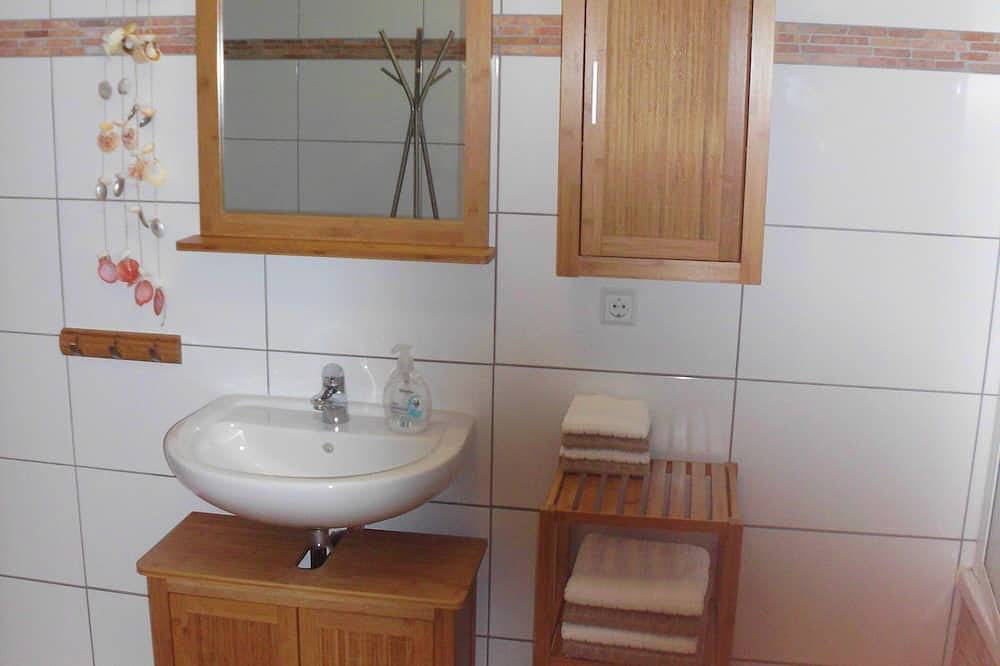 Ganze Wohnung, Moderne Fewo in großzügiger Villa, 3.000 qm Grundstück, Südhang, Wald, Wifi in Wilhelmshorst, Michendorf