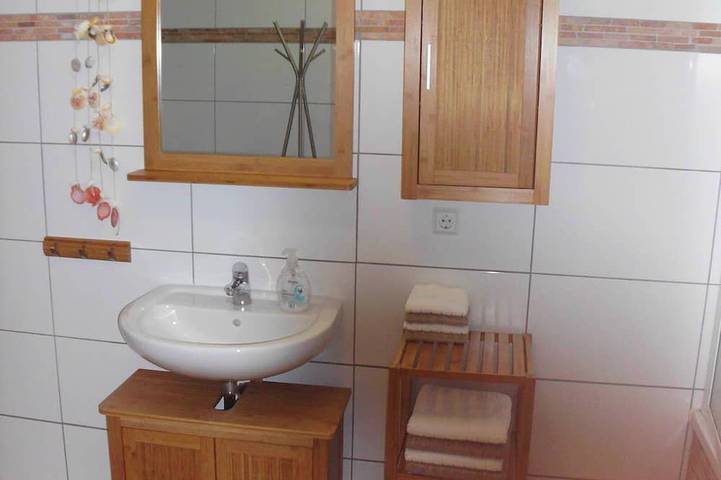 Ganze Wohnung, Moderne Fewo in großzügiger Villa, 3.000 qm Grundstück, Südhang, Wald, Wifi in Wilhelmshorst, Michendorf