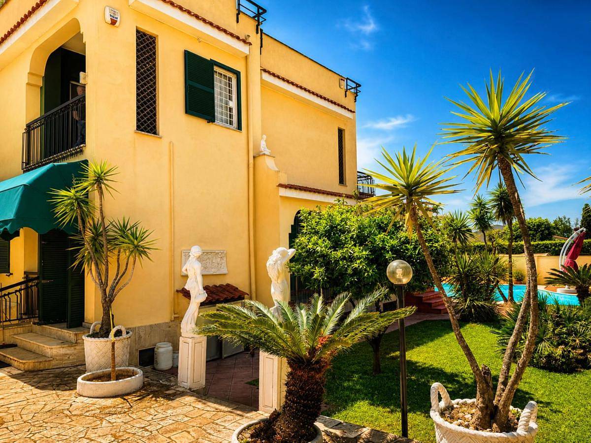 Villa Sole di Amore - Pool Private Large 100 M 2 - Beach 950m -Center 500 m - Rome & Airport 39 km in Anzio, Provincia di Roma