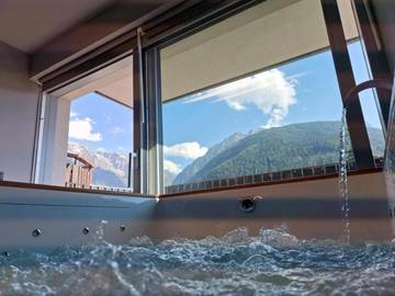Gîte pour 2 personnes, avec balcon et jacuzzi à Temù