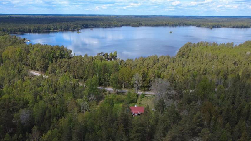 Hus Kråksmåla – Secluded Lakefront Holiday Home with Boats in Småland in Nybro