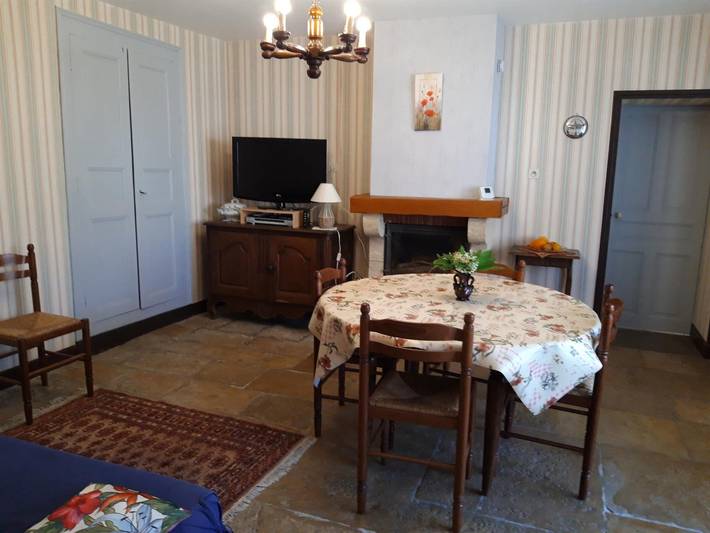 Charmant gîte indépendant avec cour close, près de châteaux et villages médiévaux in Lézinnes, Arrondissement d'Avallon