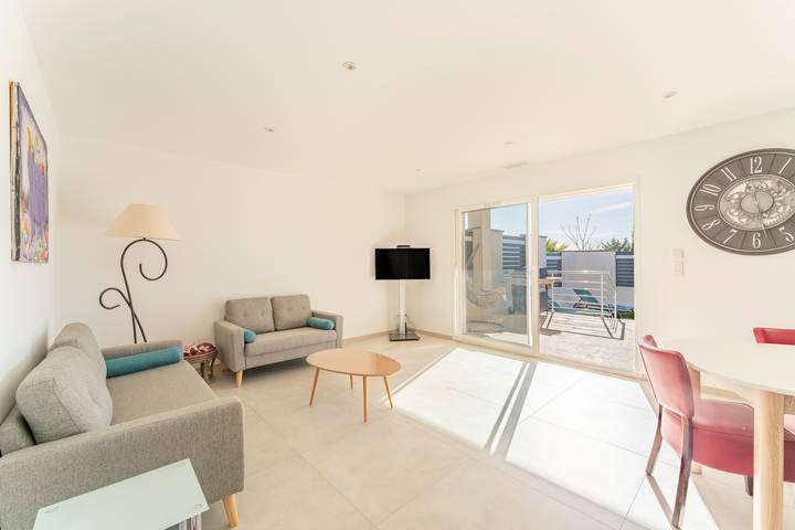 Casa con piscina privata, Wi-Fi e aria condizionata in Saint-Geniès-de-Malgoirès, Nimes e dintorni