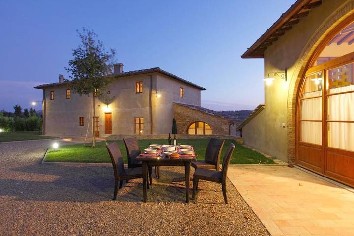 Villa per 22 persone, con Terrazza e Giardino nonché Piscina e Panorama a Montespertoli