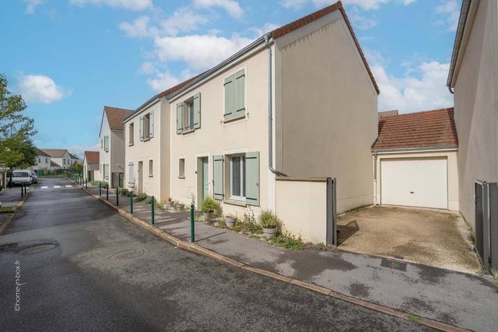 Gîte pour 6 personnes, avec terrasse à Villeneuve-le-Comte - 4