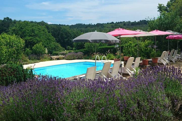 Ferienhaus für 6 Personen, mit Terrasse und Garten sowie Pool