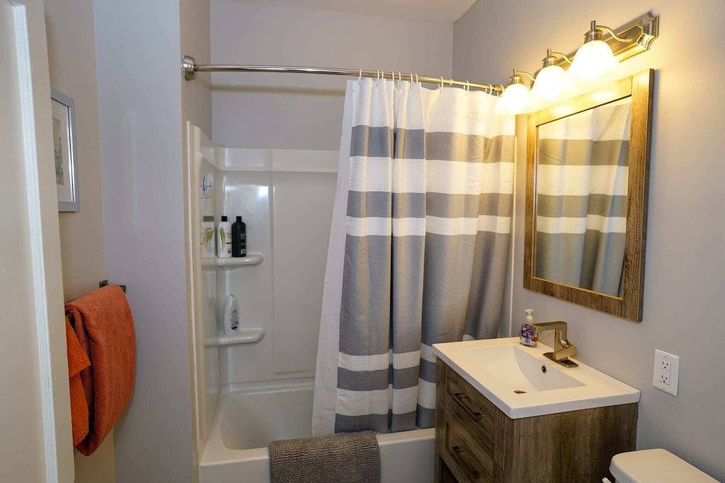 Downtown Fargo Gem: Full Home for Large Groups in Fargo, North Dakota