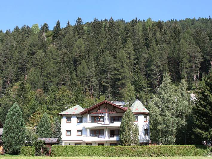 Ferienwohnung für 4 Personen, mit Balkon und Terrasse sowie Garten in Pettneu am Arlberg