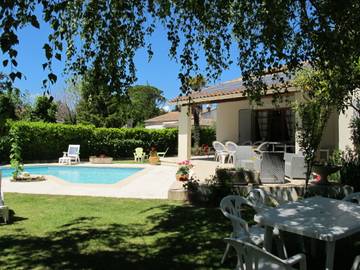 Location de vacances pour 8 personnes, avec jardin à L'Isle-sur-la-Sorgue