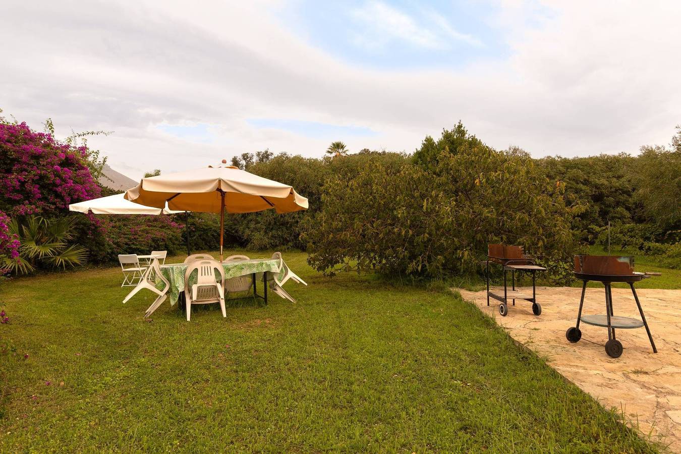 Appartement entier, Appartement « Tenuta Donna Vittoria Piccola » avec vue montagne, Wi-Fi et climatisation in Trapani, Province de Trapani