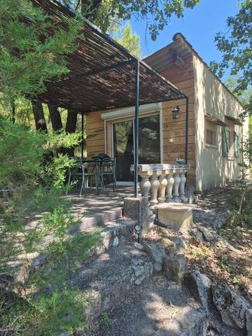 Gîte pour 4 personnes, avec vue ainsi que piscine et jardin à Néoules