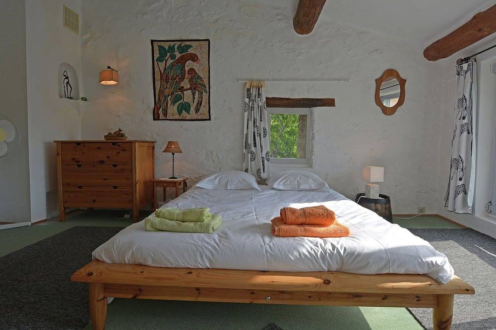 Villa in Pyrenees with Stunning Mountain Views in Fenouillet, Parc naturel régional Corbières-Fenouillèdes
