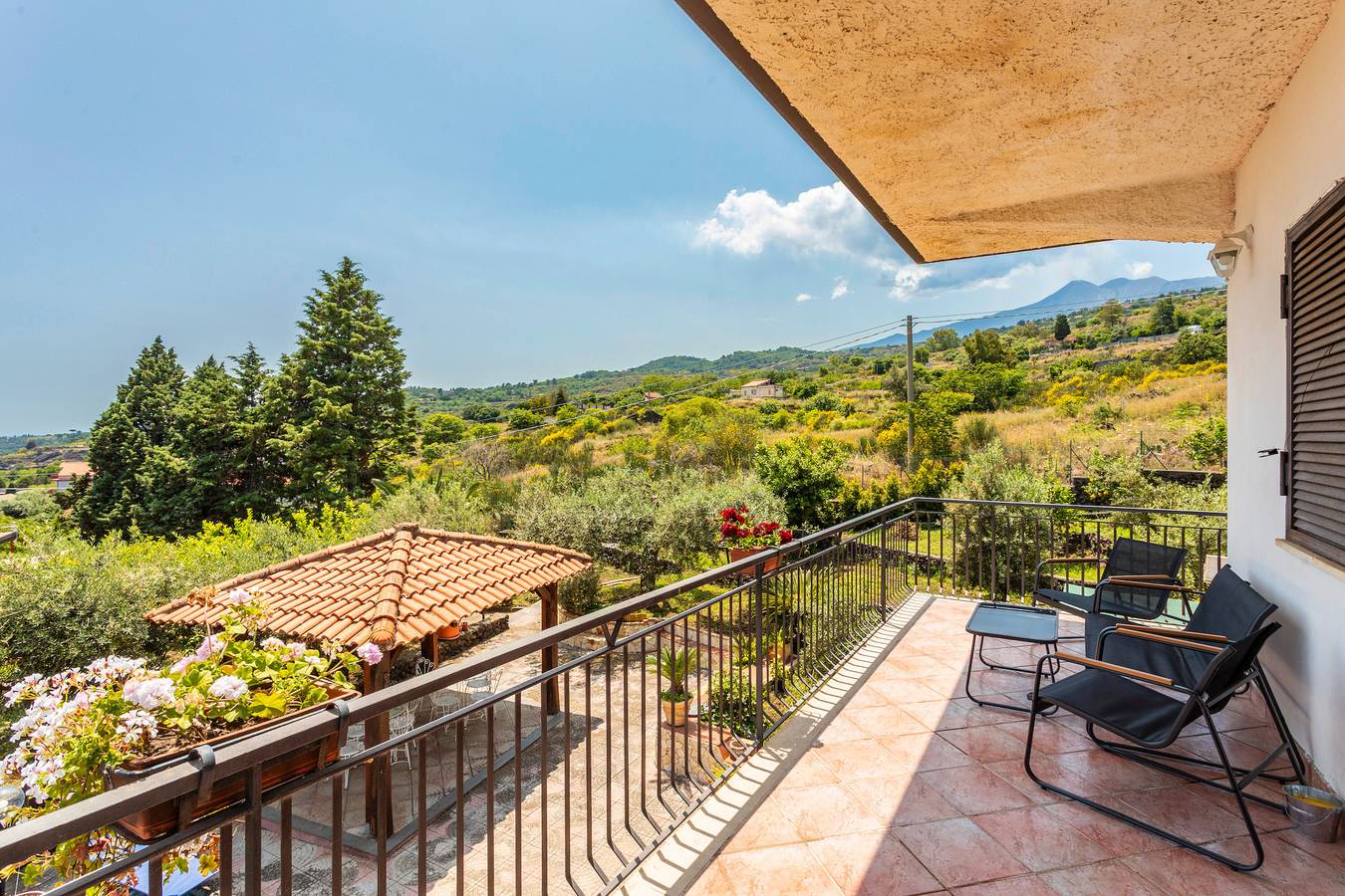 Appartamento intero, Appartamento 'Sara' con vista mare, terrazza privata e giardino privato in Etna