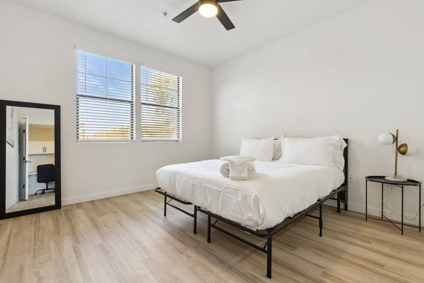 Ganze Wohnung, Cozysuites Glendale by the stadium with pool 29 in Glendale, Maricopa County