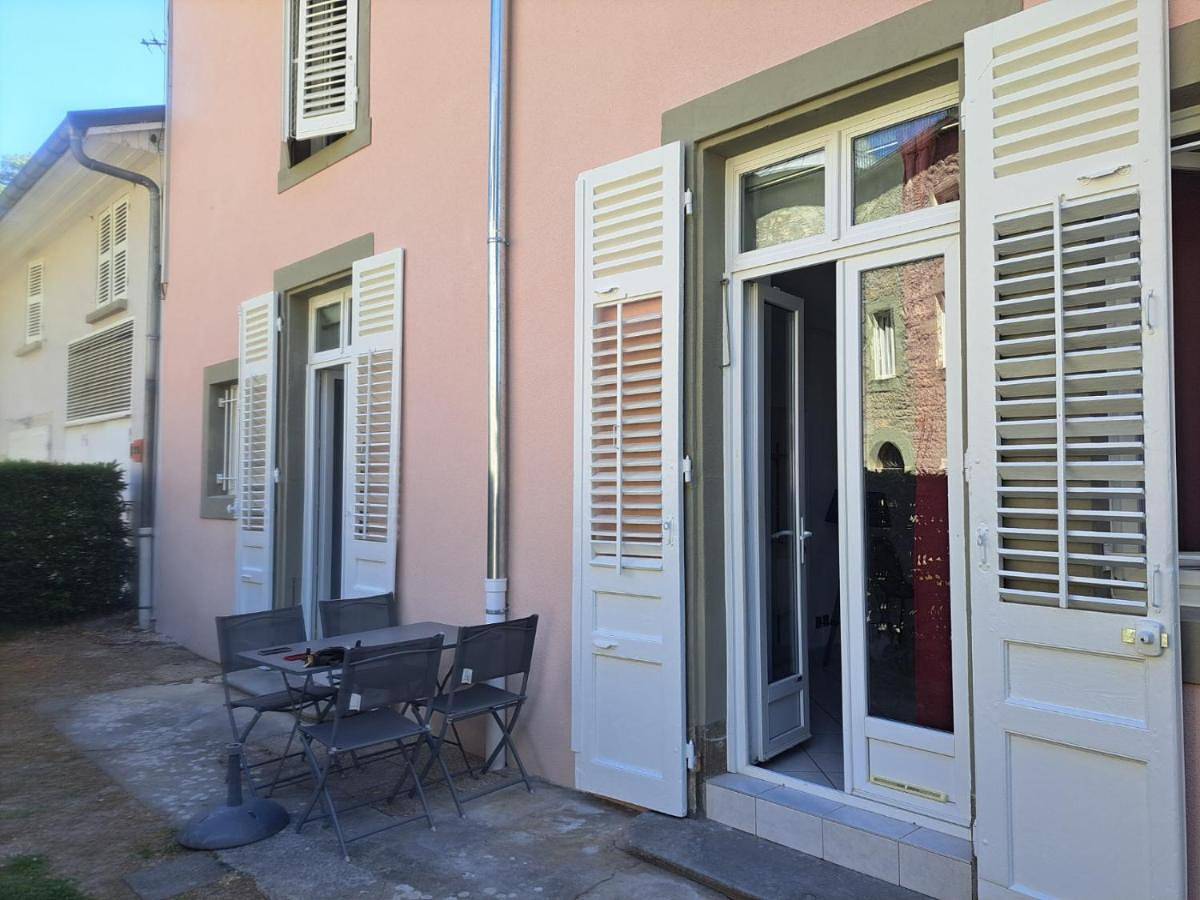 Appartement entier, La dépendance du château de Triviers. in Challes-les-Eaux, Région de Chambéry