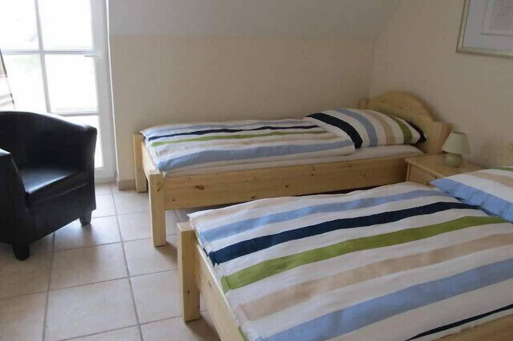 Familienfreundliches Haus unter Ried, für 6 Erwachsene und 1 Kind, Hunde erlaubt in Zinnowitz, Usedomer Norden