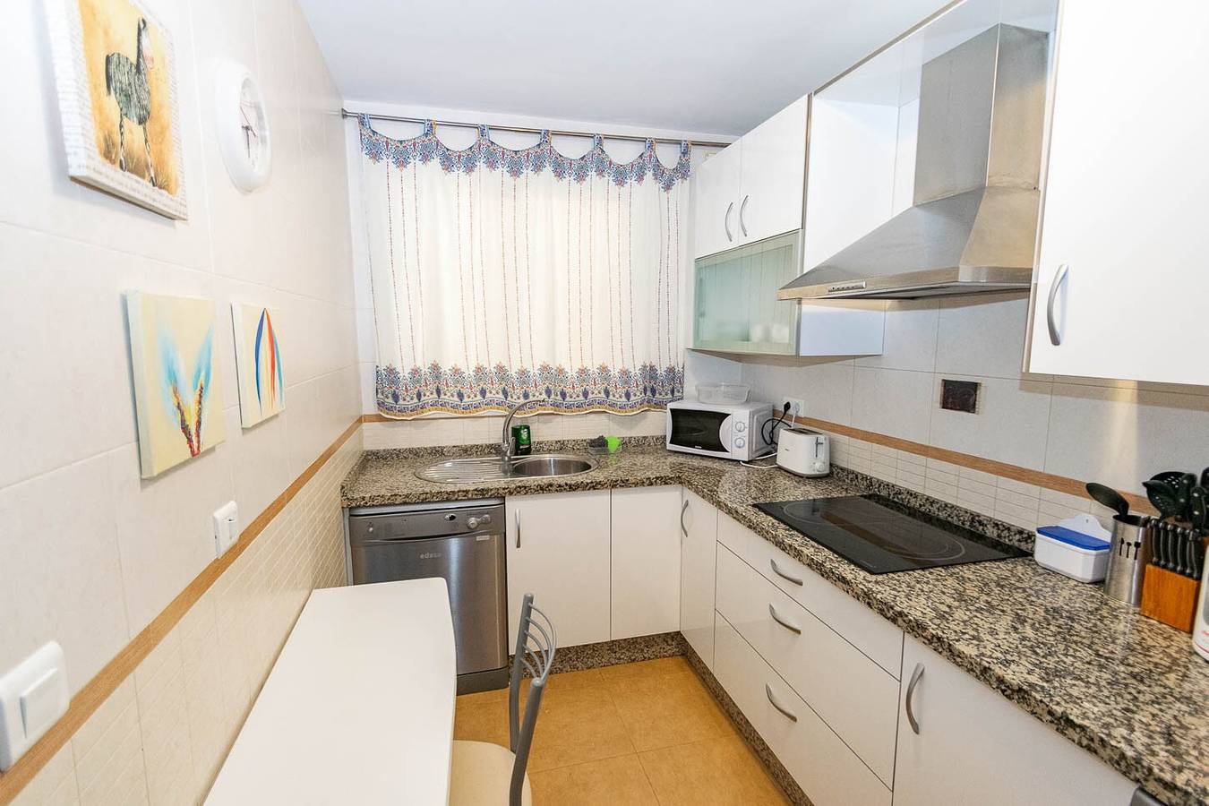 Entire apartment, Central Apartment in Torrox Pueblo with Mountain Views, Wi-Fi, 2 Bathrooms in Torrox Pueblo, Torrox