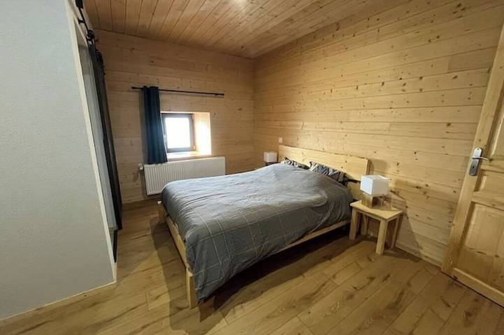 Renovated 160m² Comtoise farmhouse in the countryside in Laviron, Französischer Jura