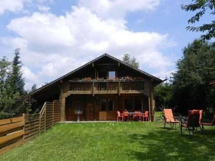 Ferienhaus für 10 Personen, mit Balkon und Terrasse sowie Garten in Ulmen