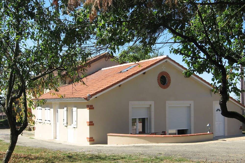 Gîte paisible dans la campagne gersoise in Montesquiou, Gers