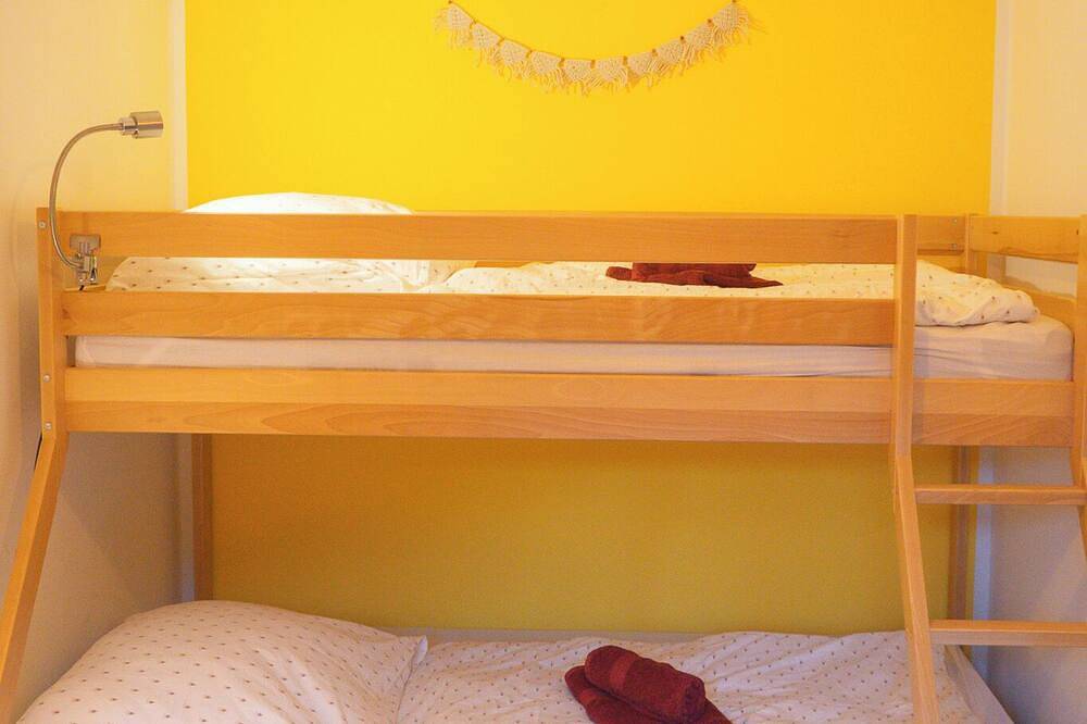 Ganze Wohnung, Gemütliche Ferienwohnung mit großer Spielscheune, ideal für Familien in Kirchzell, Main-Odenwald