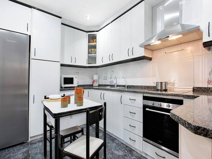 Chalet para 9 personas, con Terraza además de Jardín y Piscina en Selva - 3
