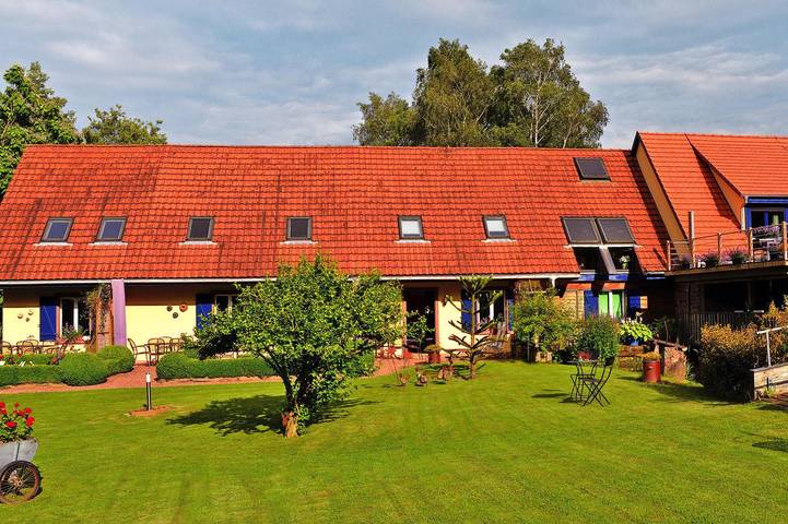 Ferienwohnung für 4 Personen, mit Terrasse und Garten sowie Pool und Sauna im Elsass