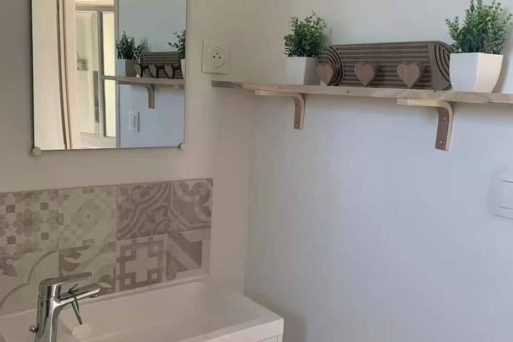 Appartement entier, Location bas maison avec piscine in Alès, Parc national des Cévennes