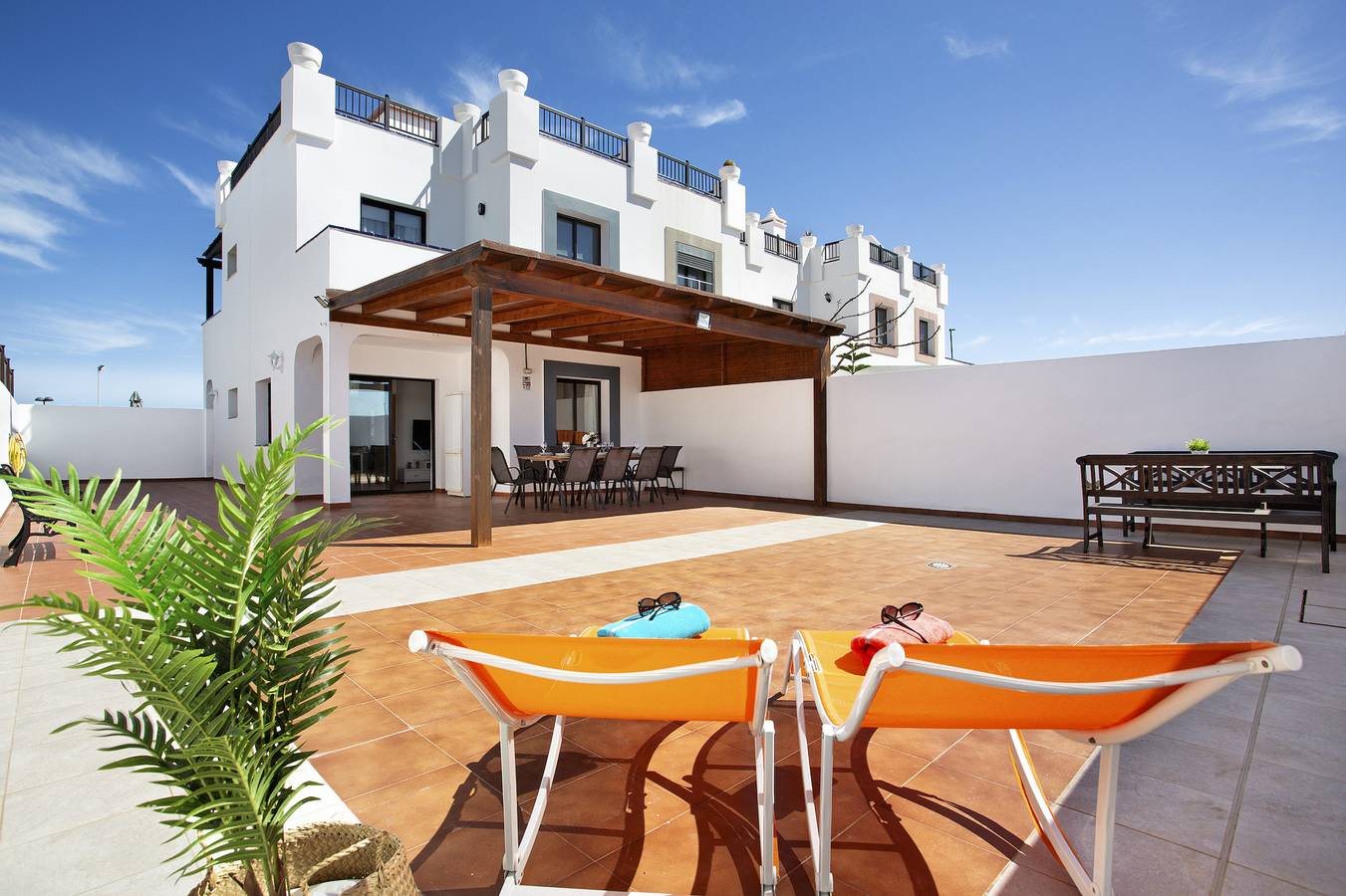 Ferienhaus 'Villa Zoe' mit Meerblick, Gemeinschaftspool und Wlan in Geafond, La Oliva