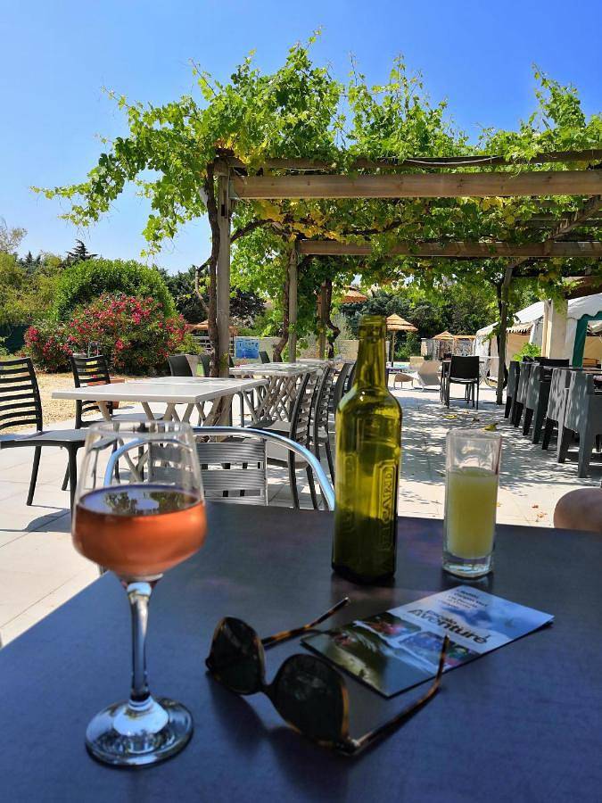Location de vacances pour 4 personnes, avec piscine ainsi que vue et jardin à Saint-Remèze - 4