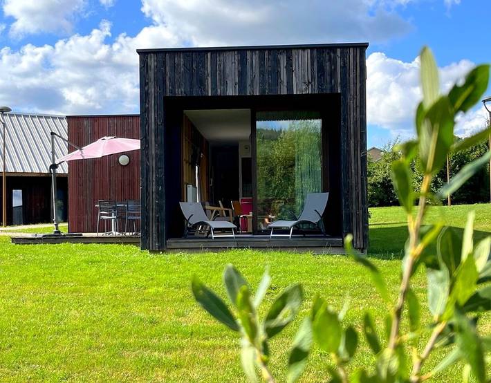 Vacation rental for 6 people, with lake view and yard in Lorraine