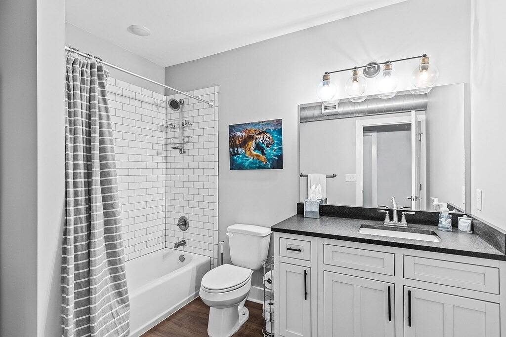 Ganze Wohnung, Luxus Custom Penthouse im Zentrum von Downtown Auburn in Auburn (AL), Alabama