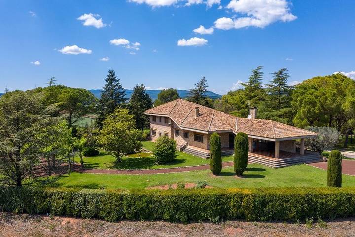 Chalet para 15 personas, con jardín además de piscina y terraza en Bages - 2