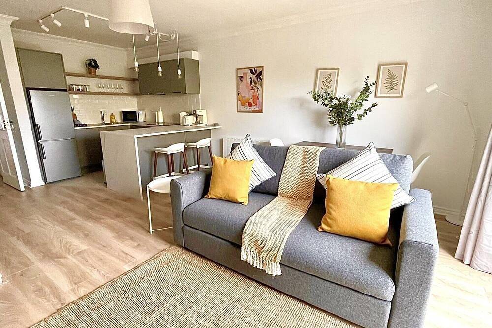 Entire apartment, Luxury By The Coast 6 in Galway, County Galway