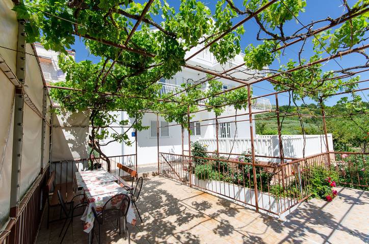 Ferienwohnung für 8 Personen, mit Garten und Terrasse in Podstrana - 4