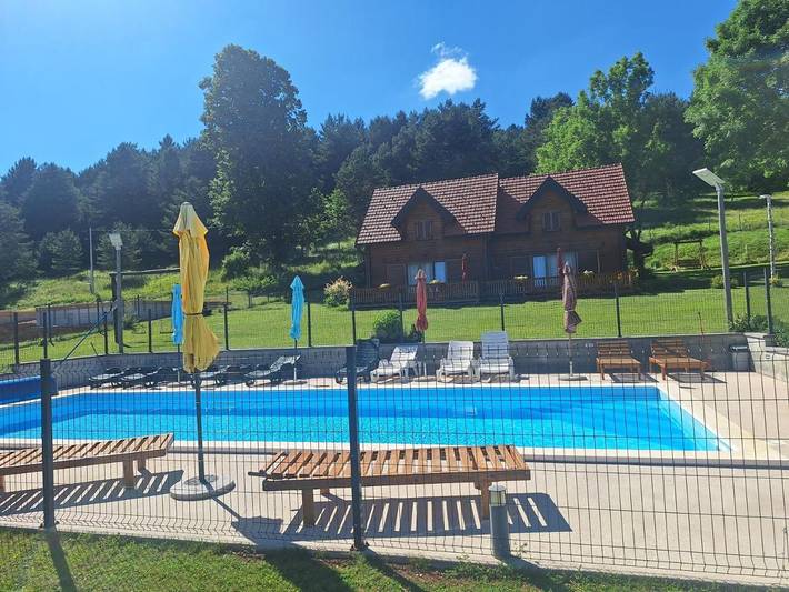 Chalet für 5 Personen, mit Pool und Ausblick sowie Garten, kinderfreundlich - 1