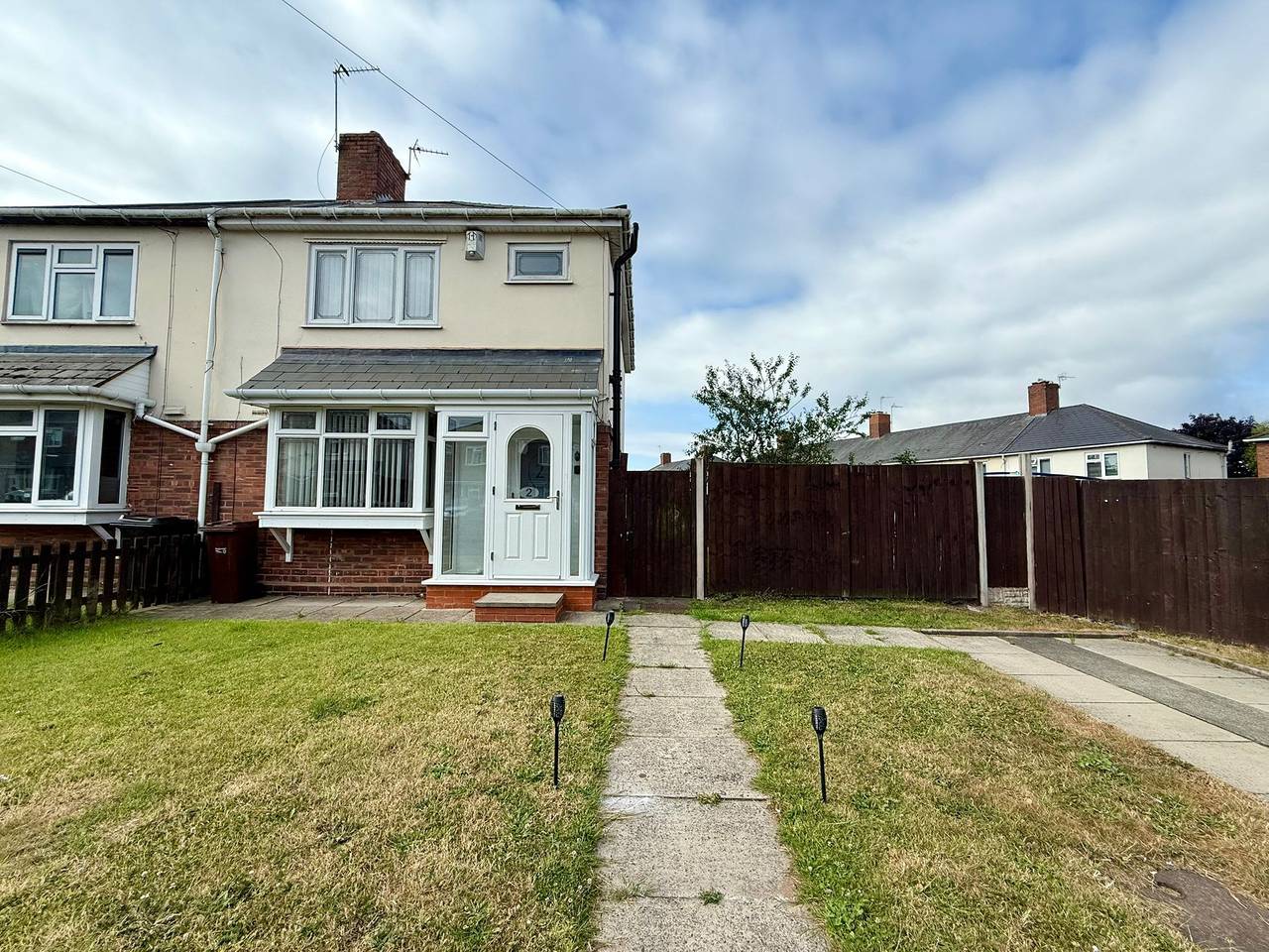 Spacious 3-Bed Contractor-Friendly with Parking in Wolverhampton in Wolverhampton, Birmingham und Umgebung