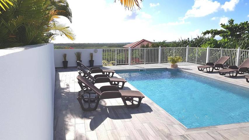 Location de vacances pour 5 personnes, avec vue ainsi que piscine et terrasse dans Saint-Louis (Marie-Galante) - 3